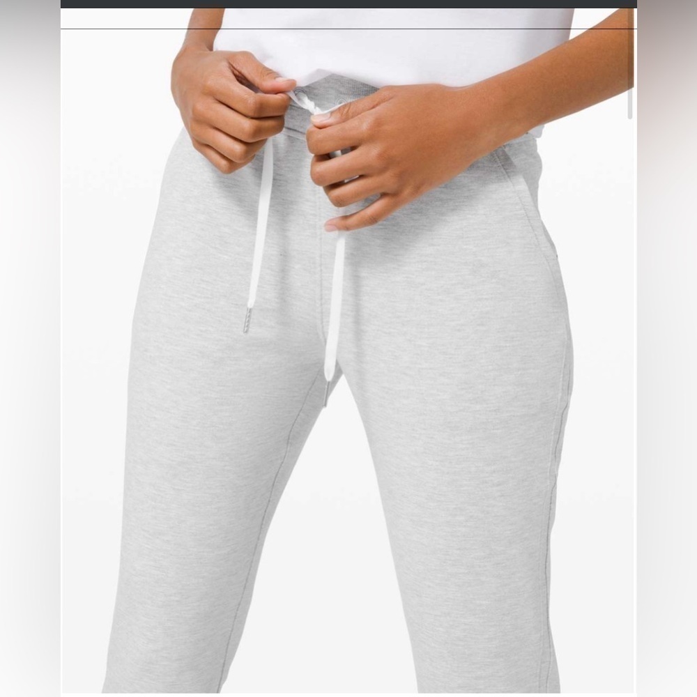 Lululemon Warm Down High-Rise Jogger
Heathered Core Ultra Light Grey Size 8 - Picture 4 of 14